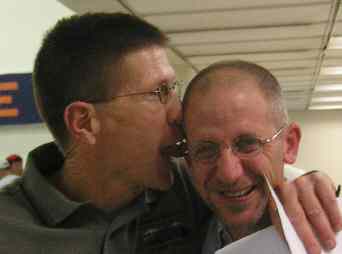 David Welcomes Bill Gentry to Pre-Race Dinner