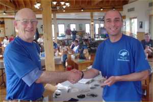 Andy receives first International runnner award from RD Ed Demoney -- Photo: Andy's camera, Hans-Dieter Weisshaar photographer